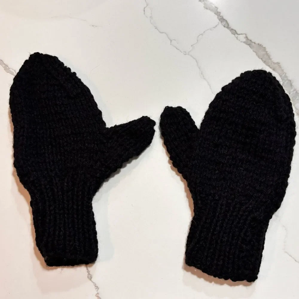 Women’s Unisex Cozy Black Hand Made Chunky Knit Mittens Handmade OS